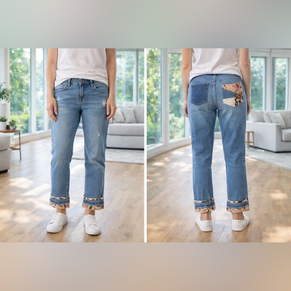 unbranded Denim - Boho Light Blue Cropped Women’s Jeans with Floral Cuff GUC
